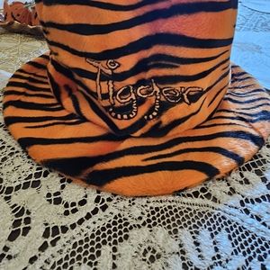 Fabulous Vintage Disney Tigger Hat - Like New